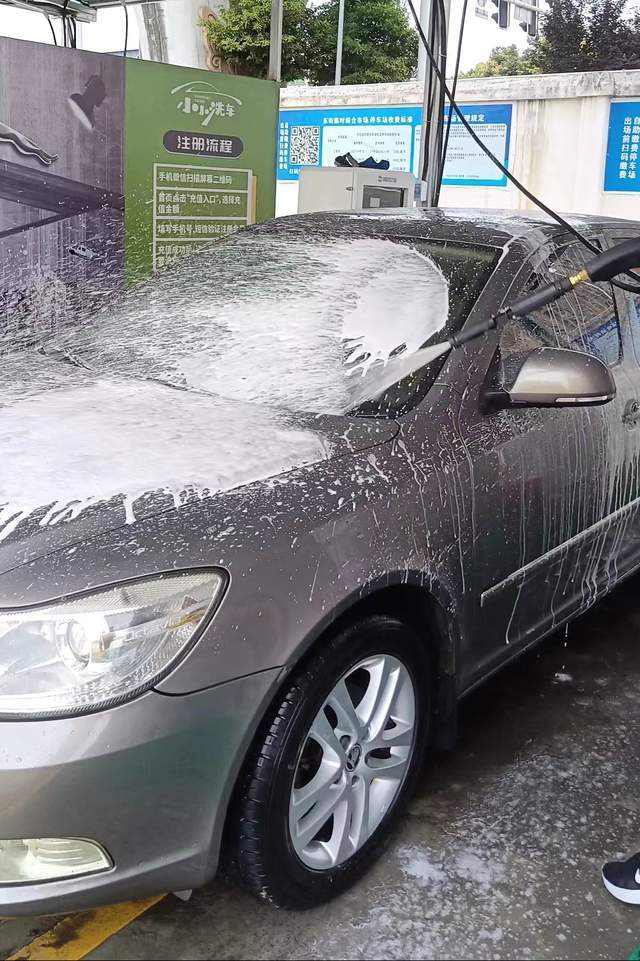 自助洗車機(jī) 輕松便捷，開(kāi)啟洗車新體驗(yàn)